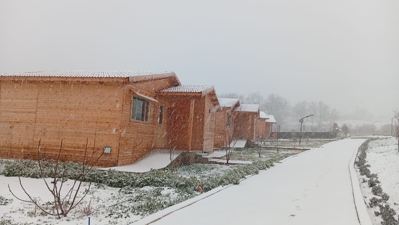 Les chalets sous la neige